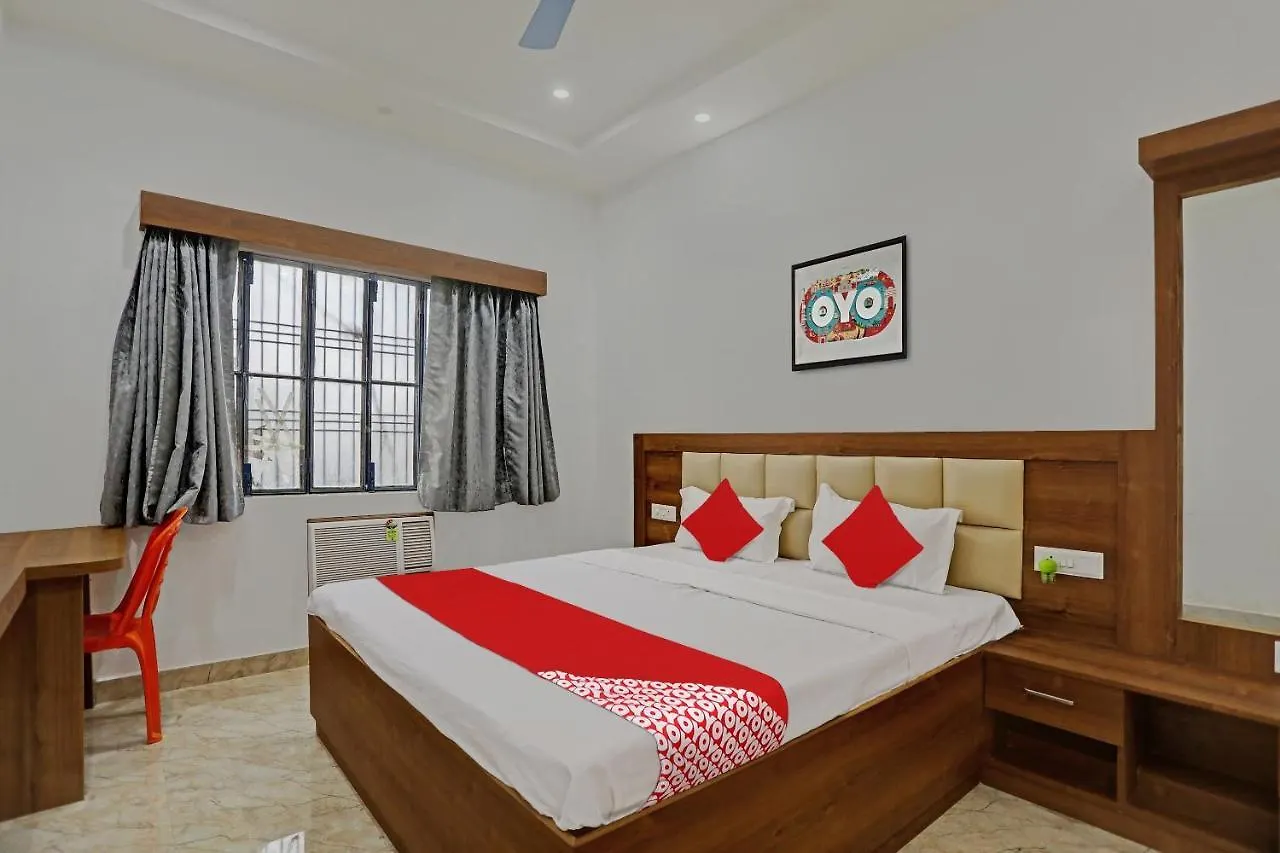 Oyo Flagship Gv Palace Varanasi 3*, Kakarmatha