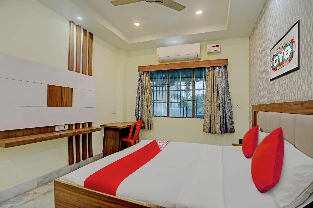 Oyo Flagship Gv Palace Varanasi Kakarmatha
