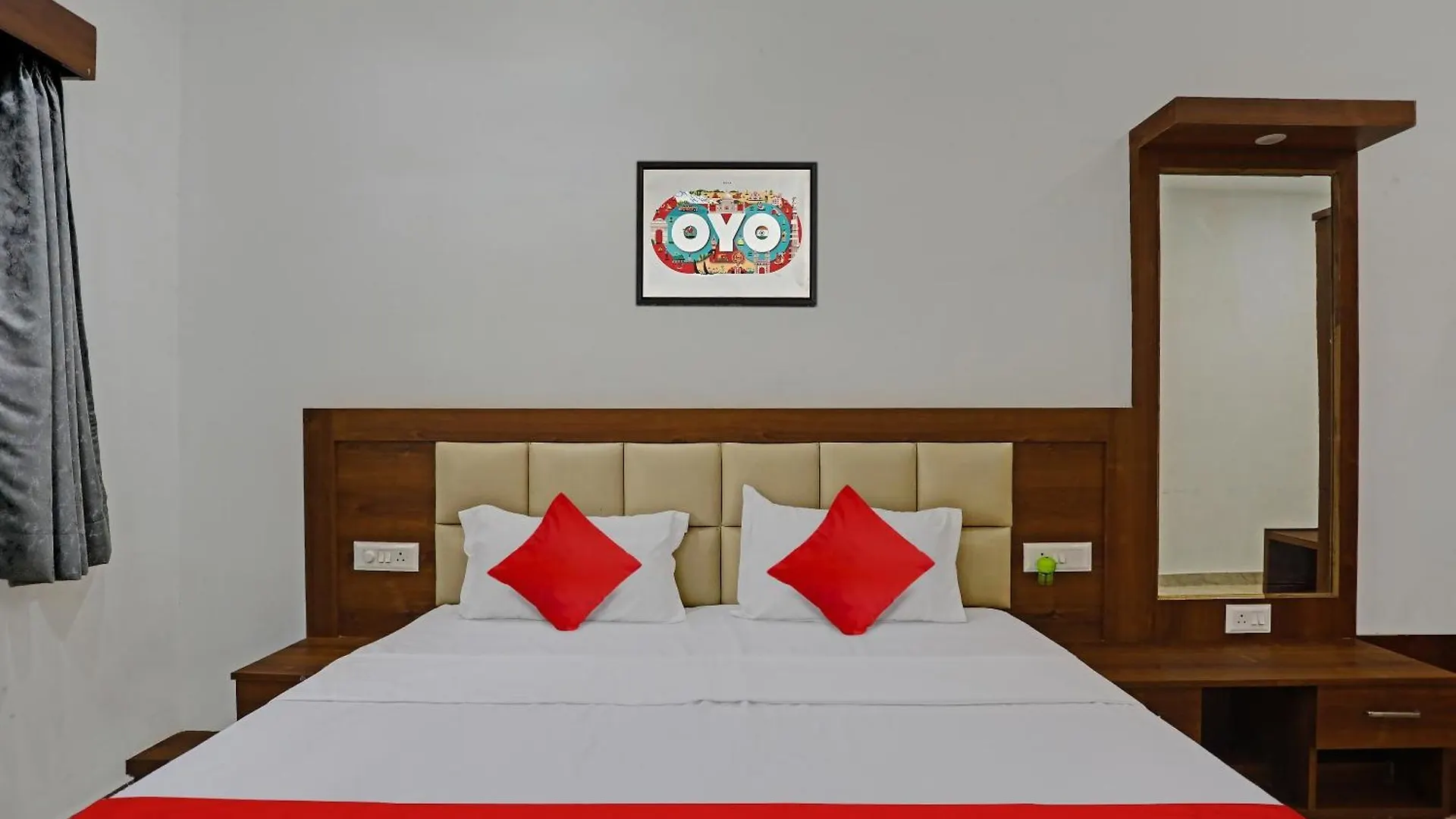 Oyo Flagship Gv Palace Varanasi Kakarmatha