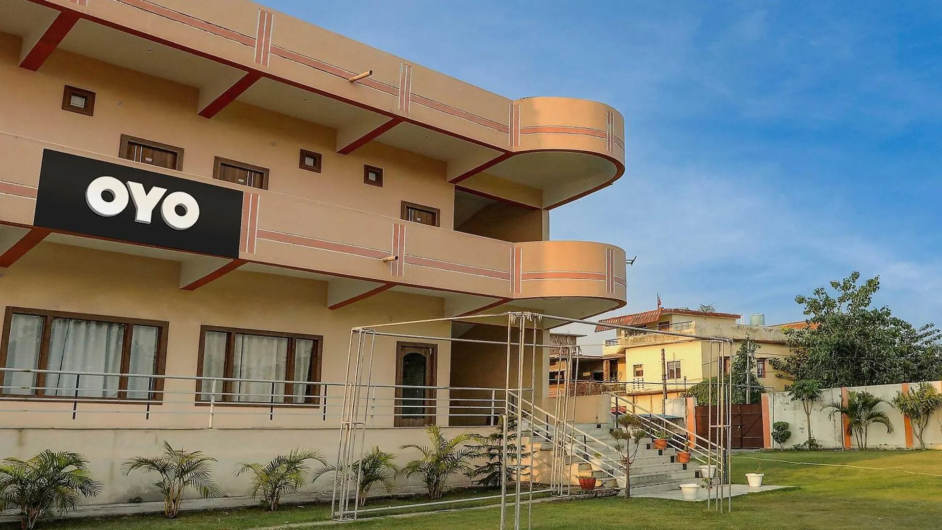 Oyo Flagship Gv Palace Varanasi Kakarmatha