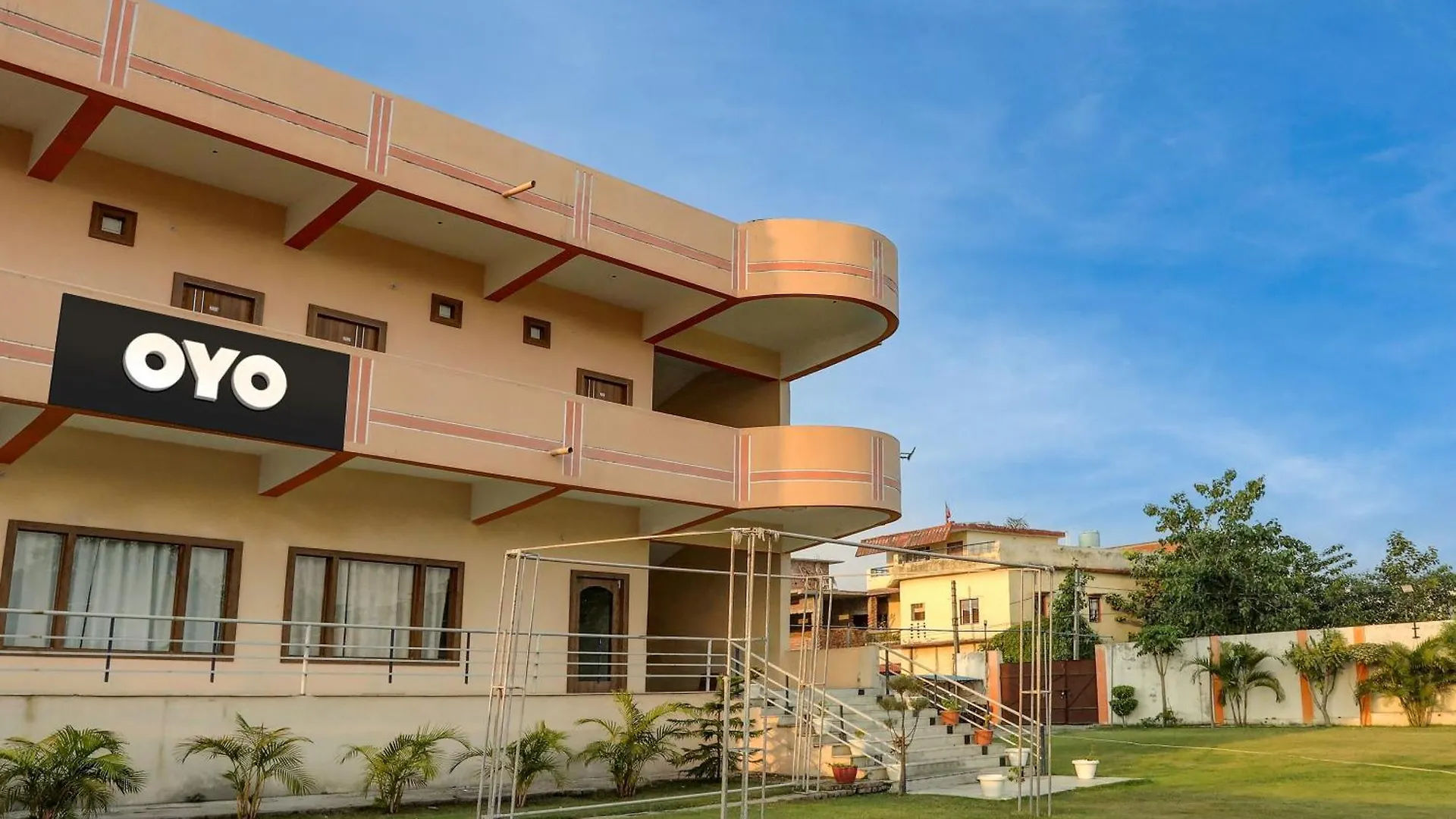 Oyo Flagship Gv Palace Varanasi 3*, Kakarmatha