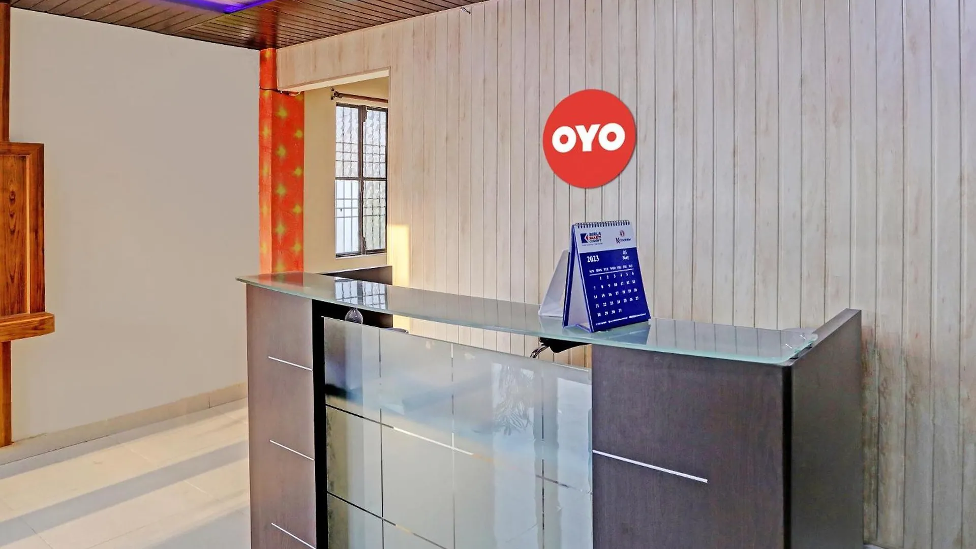 Oyo Flagship Gv Palace Varanasi Kakarmatha